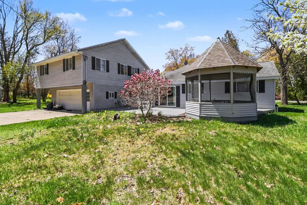 6665 Lakeshore Road Manistee Township, MI 49660