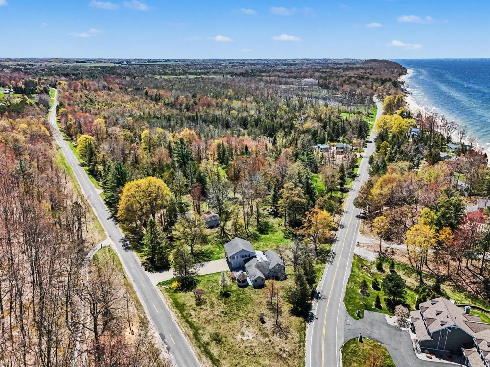 6665 Lakeshore Road Manistee Township, MI 49660