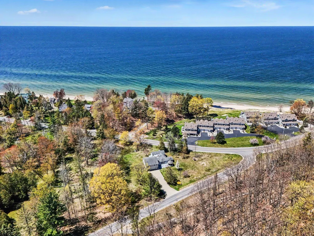 6665 Lakeshore Road Manistee Township, MI 49660