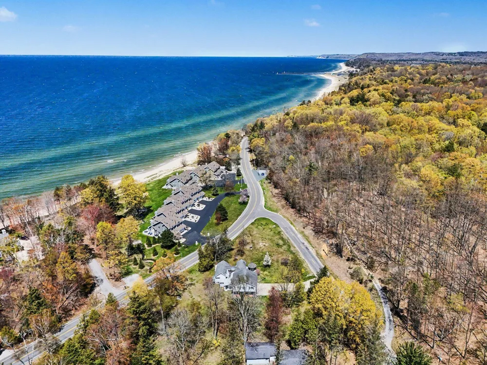 6665 Lakeshore Road Manistee Township, MI 49660