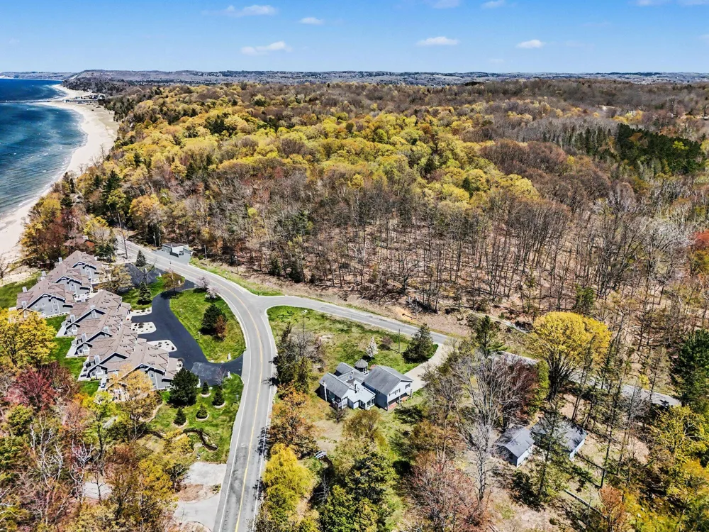 6665 Lakeshore Road Manistee Township, MI 49660
