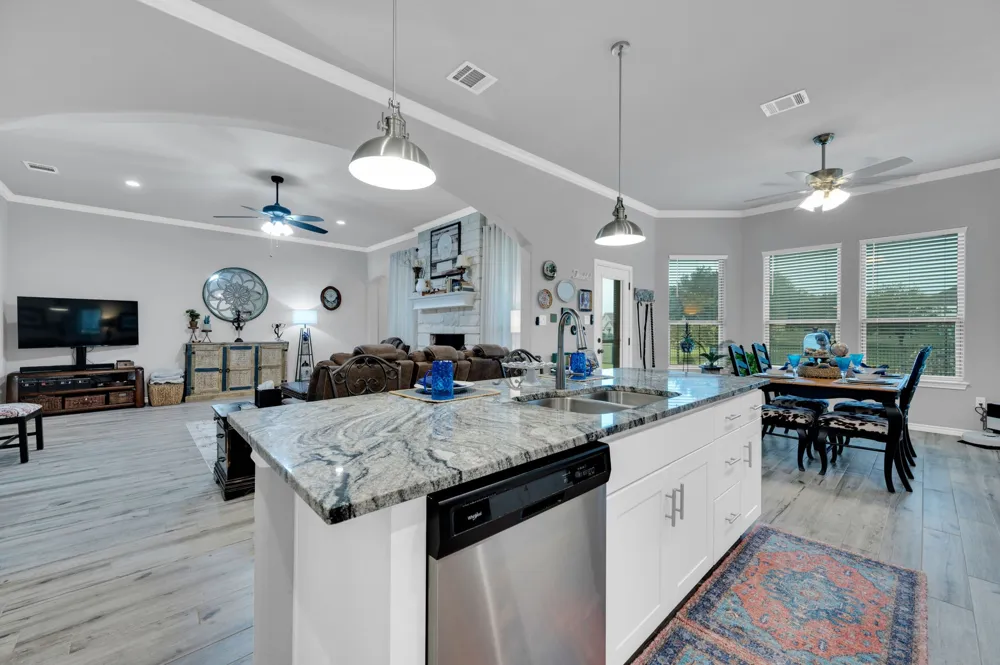 109 Creekside Drive Glen Rose, TX 76043