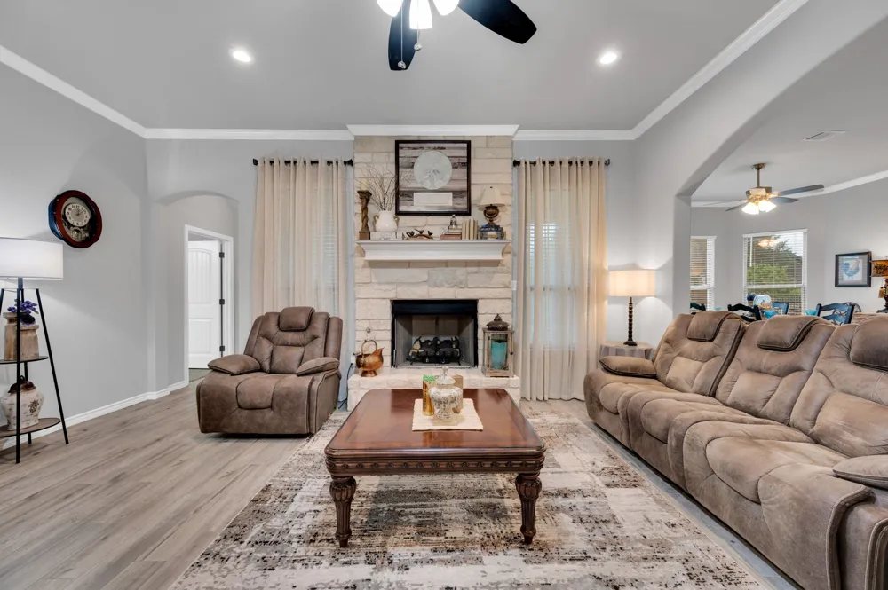 109 Creekside Drive Glen Rose, TX 76043