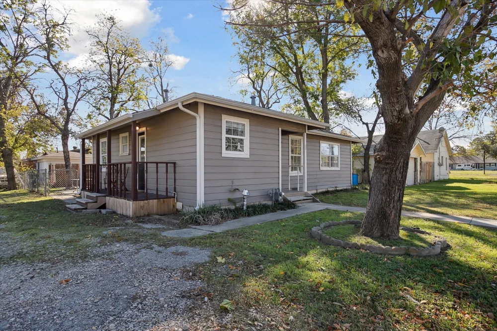 306 Walnut Street Roanoke, TX 76262