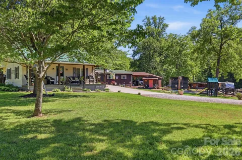 176 + 174 Oak Hollow Road