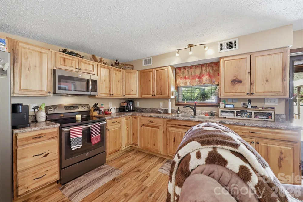 176 + 174 Oak Hollow Road Union Grove, NC 28689