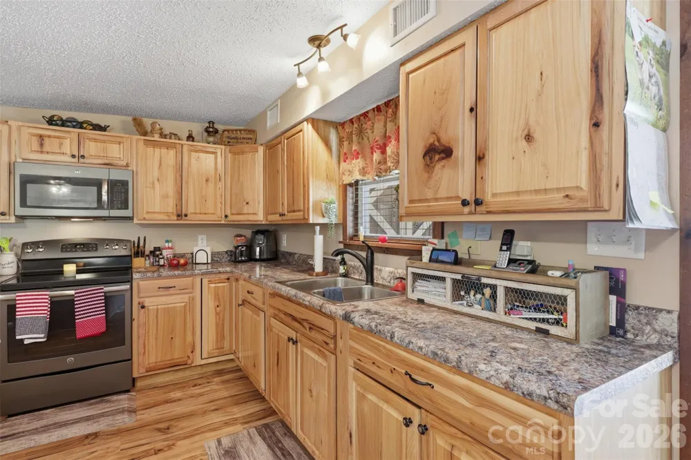 176 + 174 Oak Hollow Road Union Grove, NC 28689