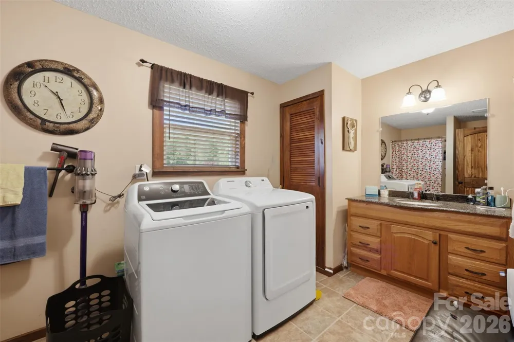 176 + 174 Oak Hollow Road Union Grove, NC 28689