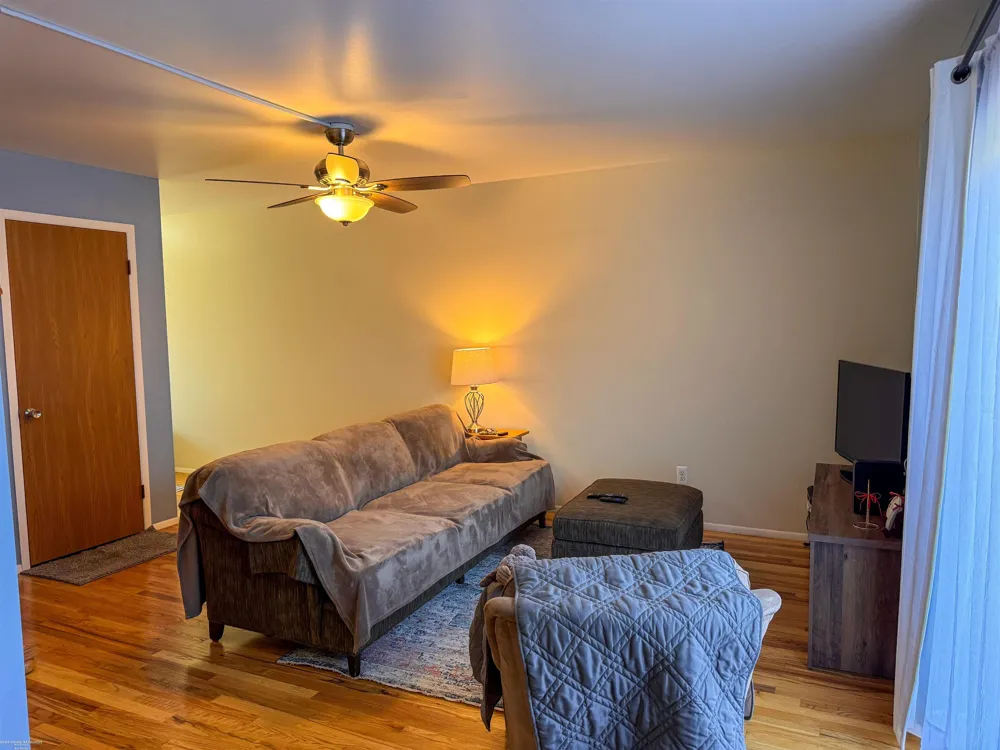 8751 Sterling Street Center Line City, MI 48015