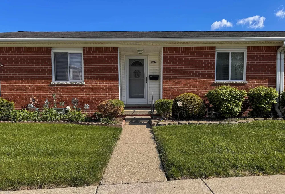 8751 Sterling Street Center Line City, MI 48015