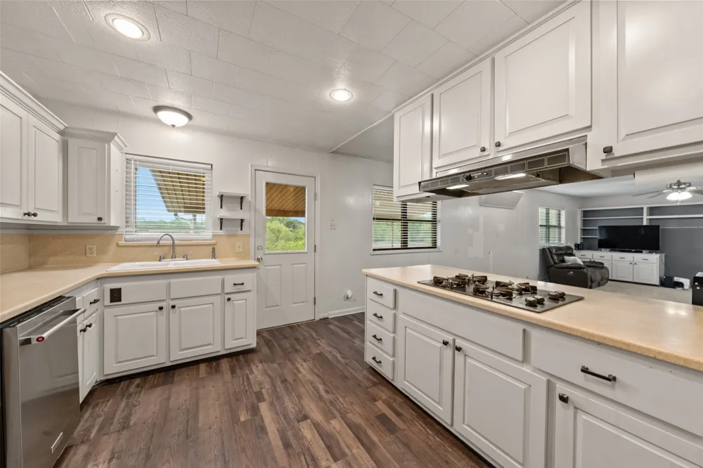 608 W Spring Street West, TX 76691