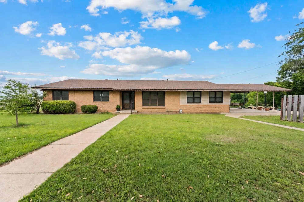608 W Spring Street West, TX 76691