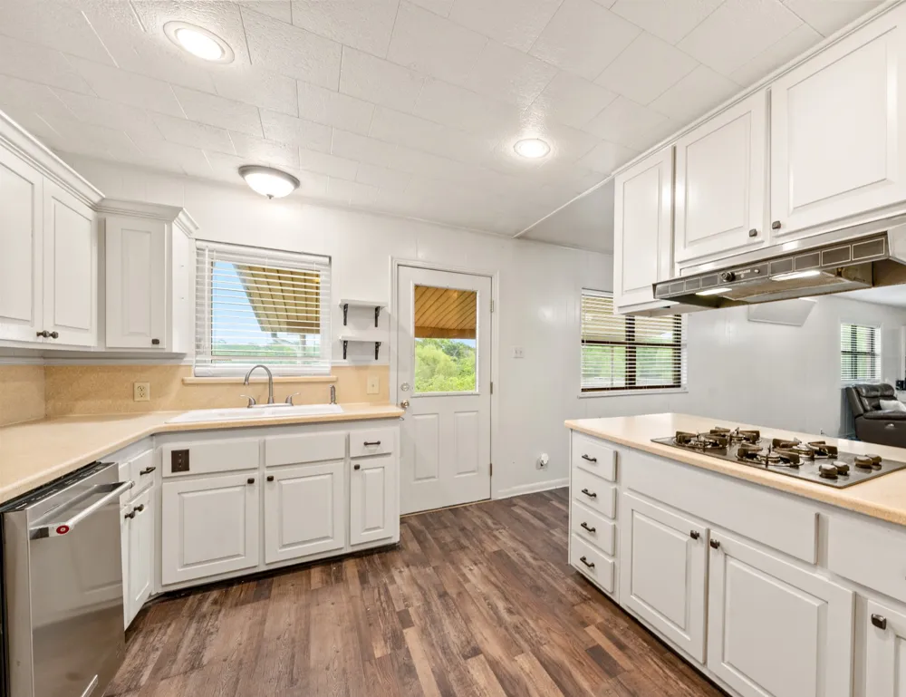 608 W Spring Street West, TX 76691
