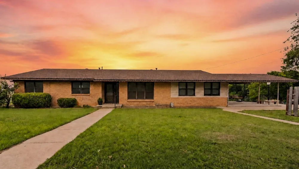608 W Spring Street West, TX 76691