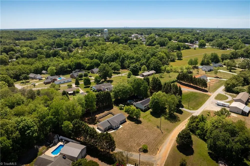 122 Fosstorall Road King, NC 27021