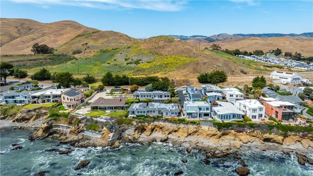 561 Lucerne Cayucos, CA 93430