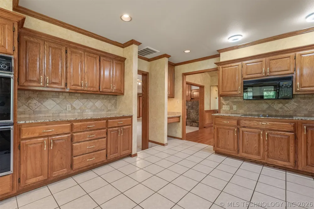 610 177th East Avenue Catoosa, OK 74015