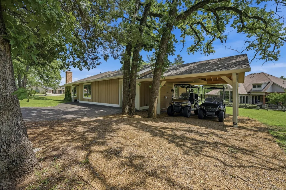 100 Cayuga Cove Lake Kiowa, TX 76240