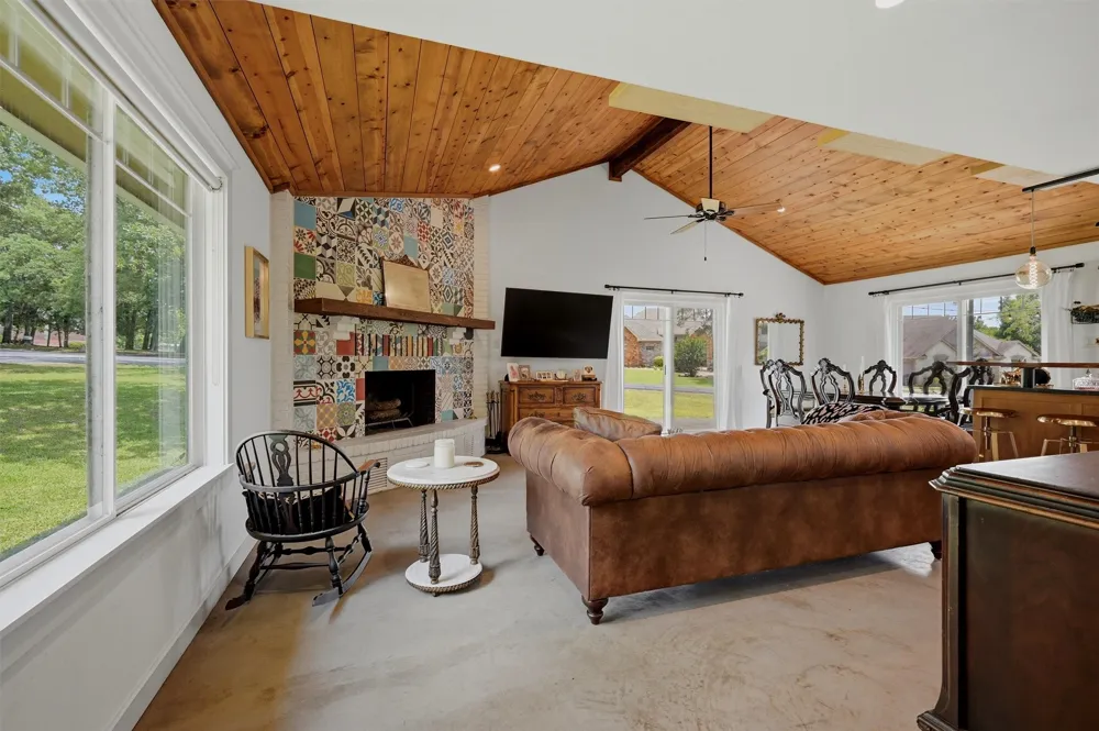 100 Cayuga Cove Lake Kiowa, TX 76240