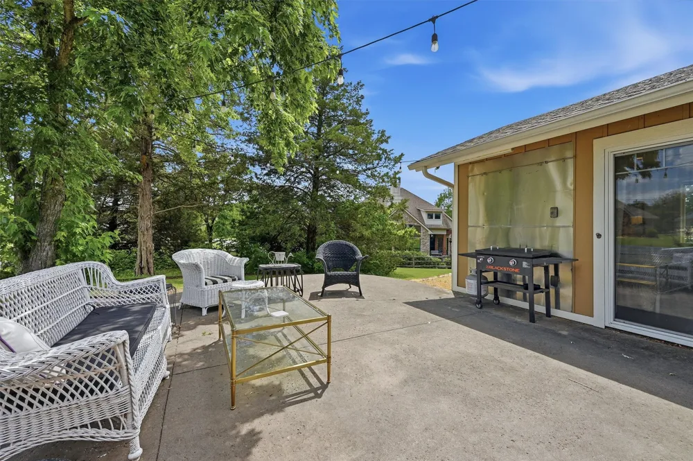 100 Cayuga Cove Lake Kiowa, TX 76240