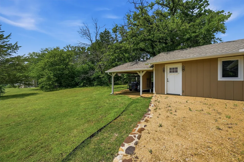 100 Cayuga Cove Lake Kiowa, TX 76240