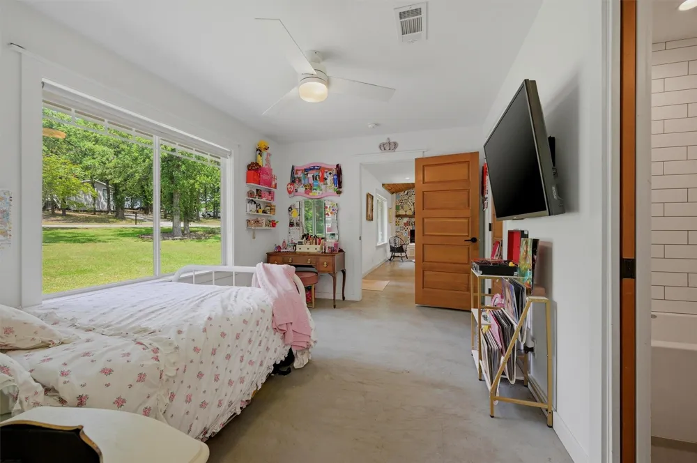 100 Cayuga Cove Lake Kiowa, TX 76240