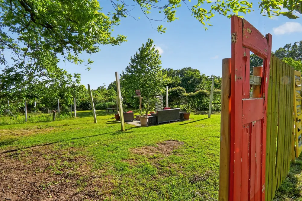615 W North Street Blossom, TX 75416