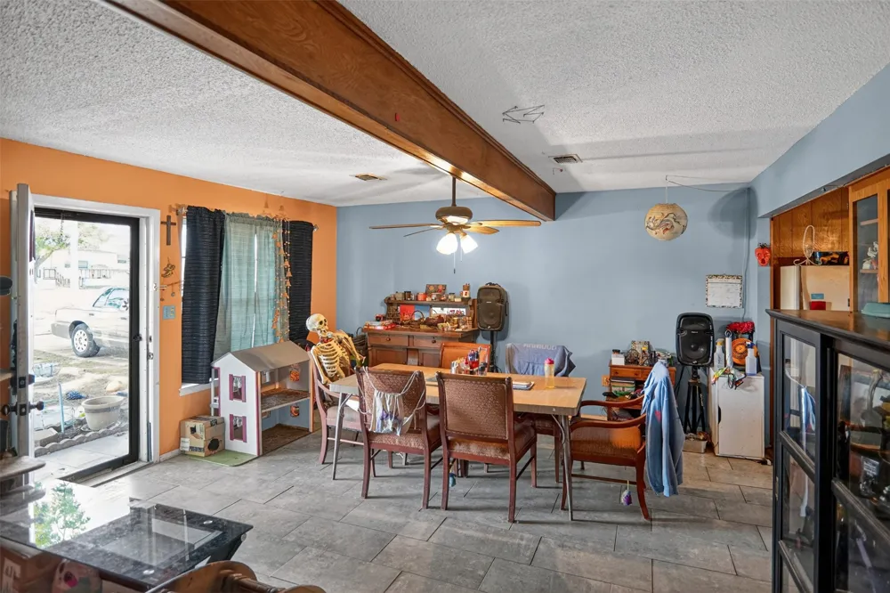 615 W North Street Blossom, TX 75416