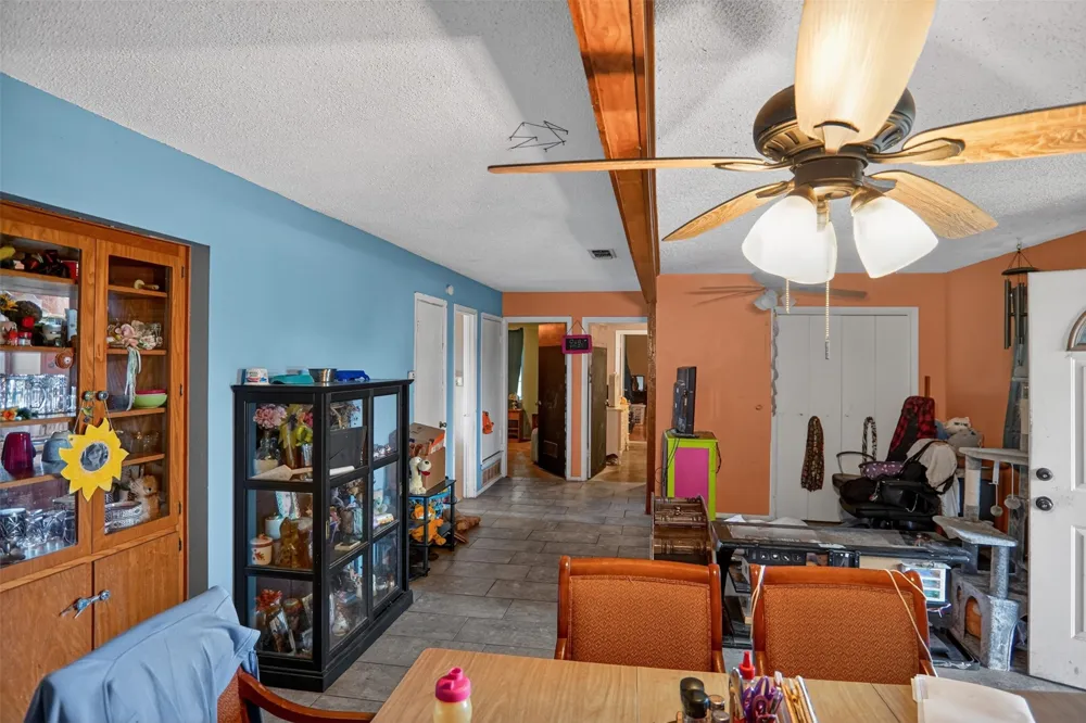 615 W North Street Blossom, TX 75416