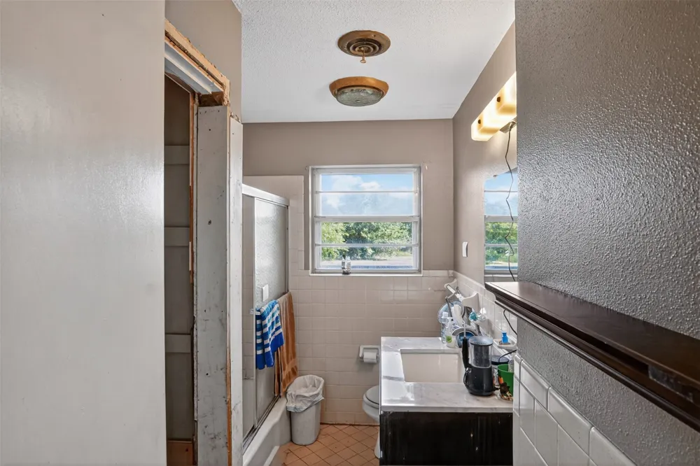 615 W North Street Blossom, TX 75416