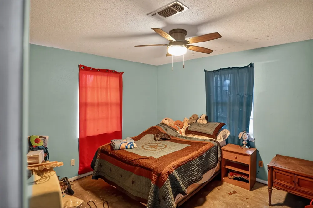 615 W North Street Blossom, TX 75416