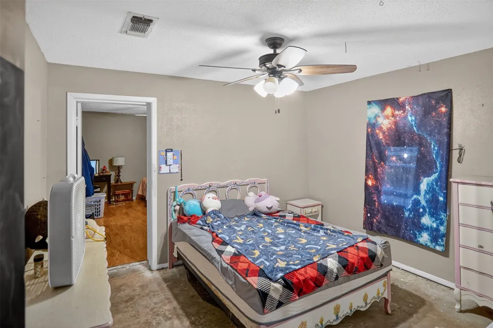 615 W North Street Blossom, TX 75416