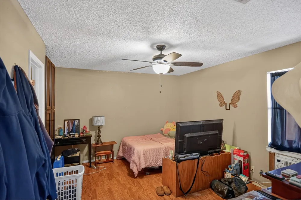 615 W North Street Blossom, TX 75416