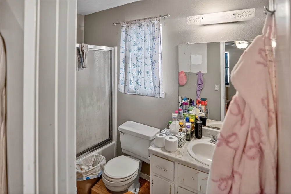 615 W North Street Blossom, TX 75416