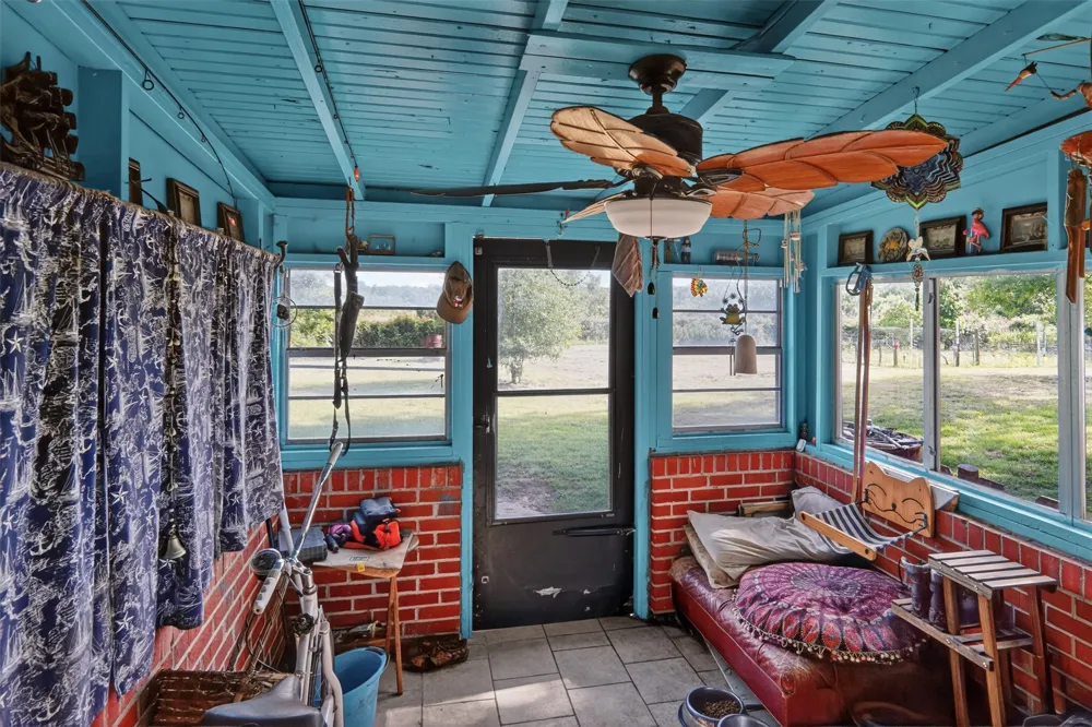 615 W North Street Blossom, TX 75416