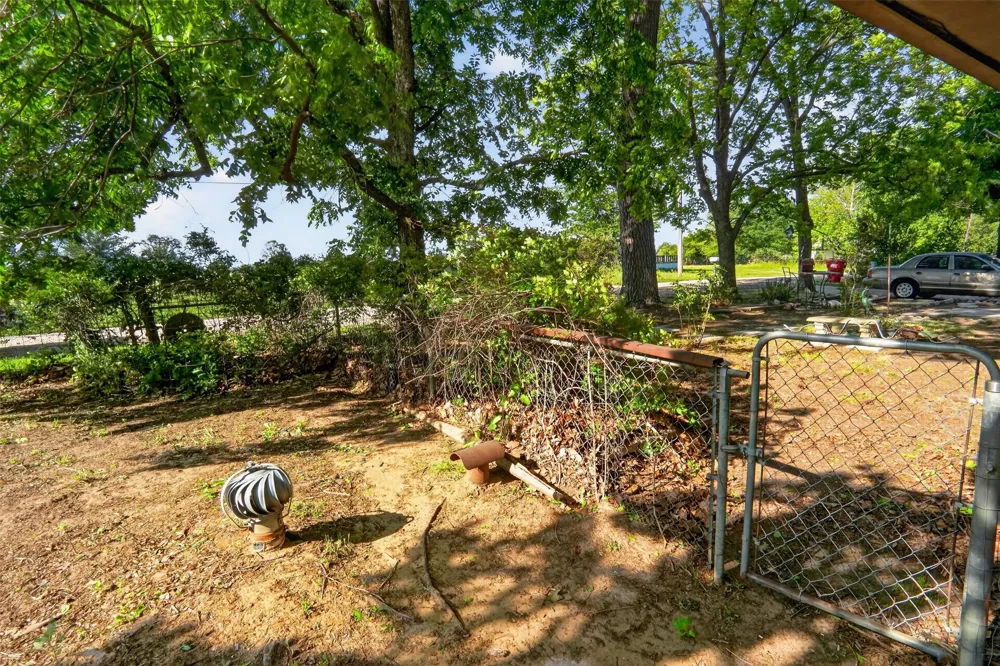 615 W North Street Blossom, TX 75416