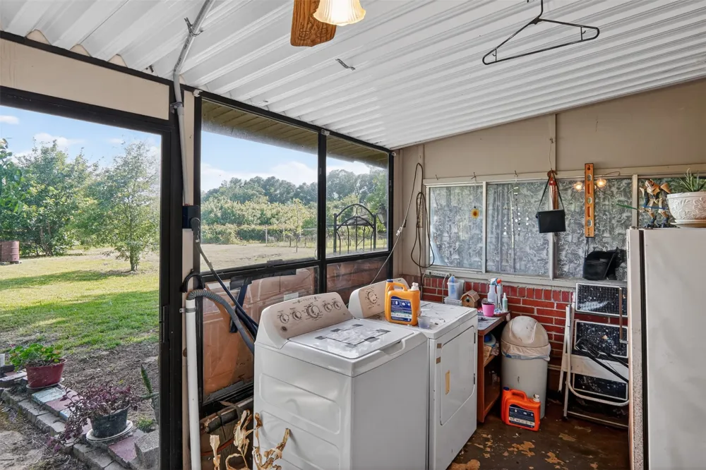615 W North Street Blossom, TX 75416
