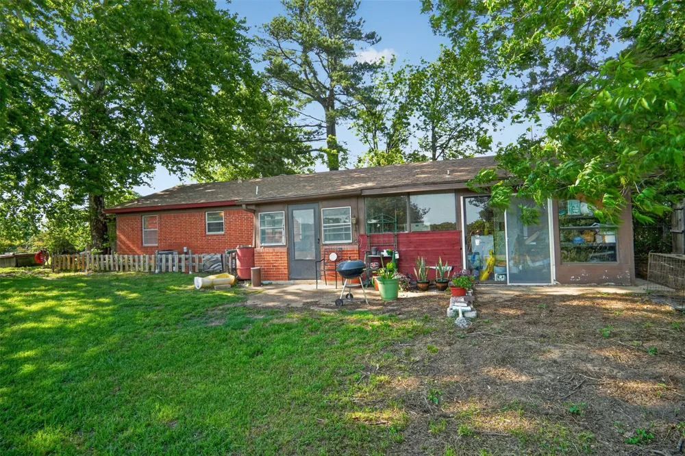 615 W North Street Blossom, TX 75416