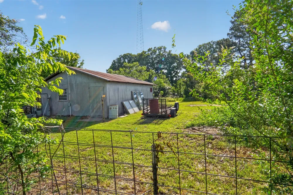 615 W North Street Blossom, TX 75416