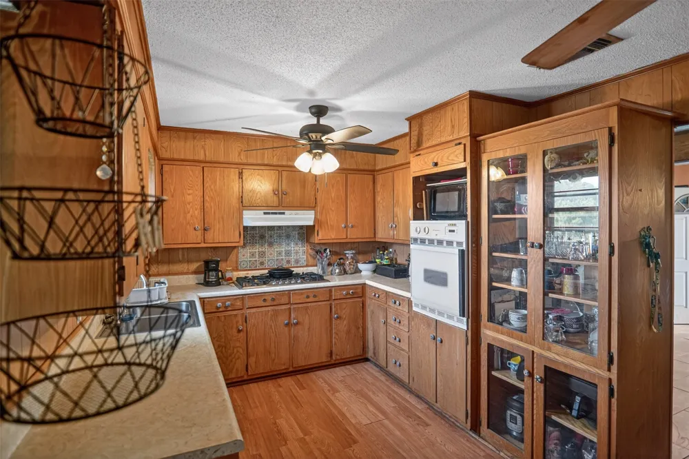 615 W North Street Blossom, TX 75416