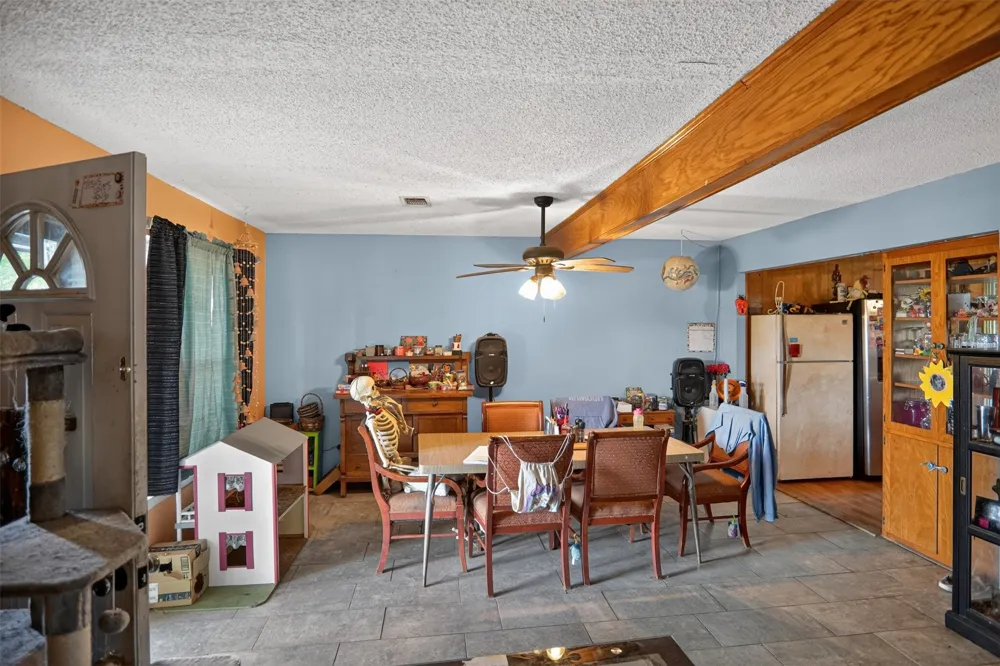 615 W North Street Blossom, TX 75416