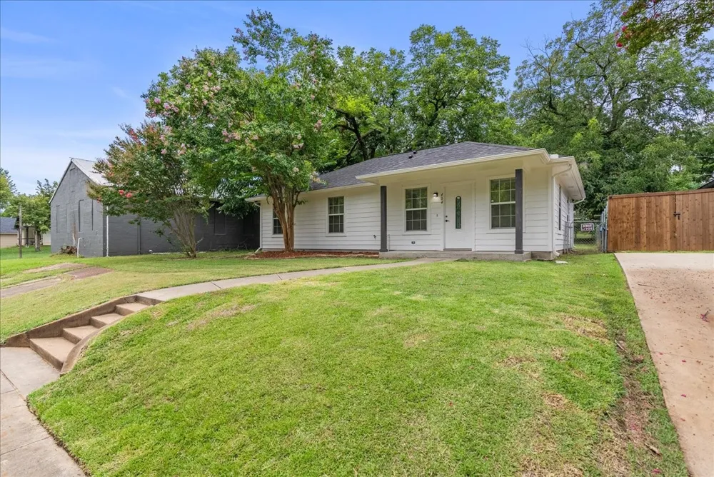 404 W Day Street Denison, TX 75020