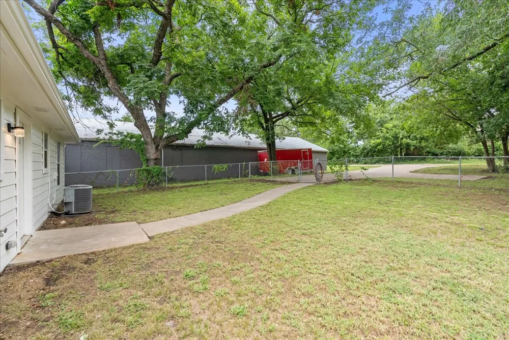 404 W Day Street Denison, TX 75020