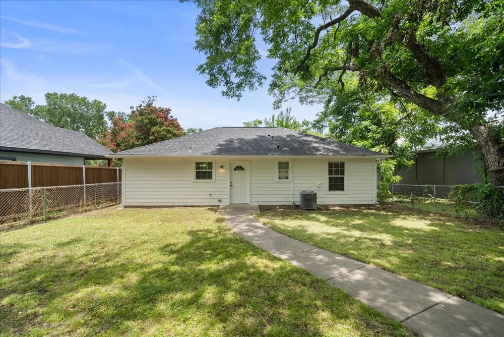 404 W Day Street Denison, TX 75020