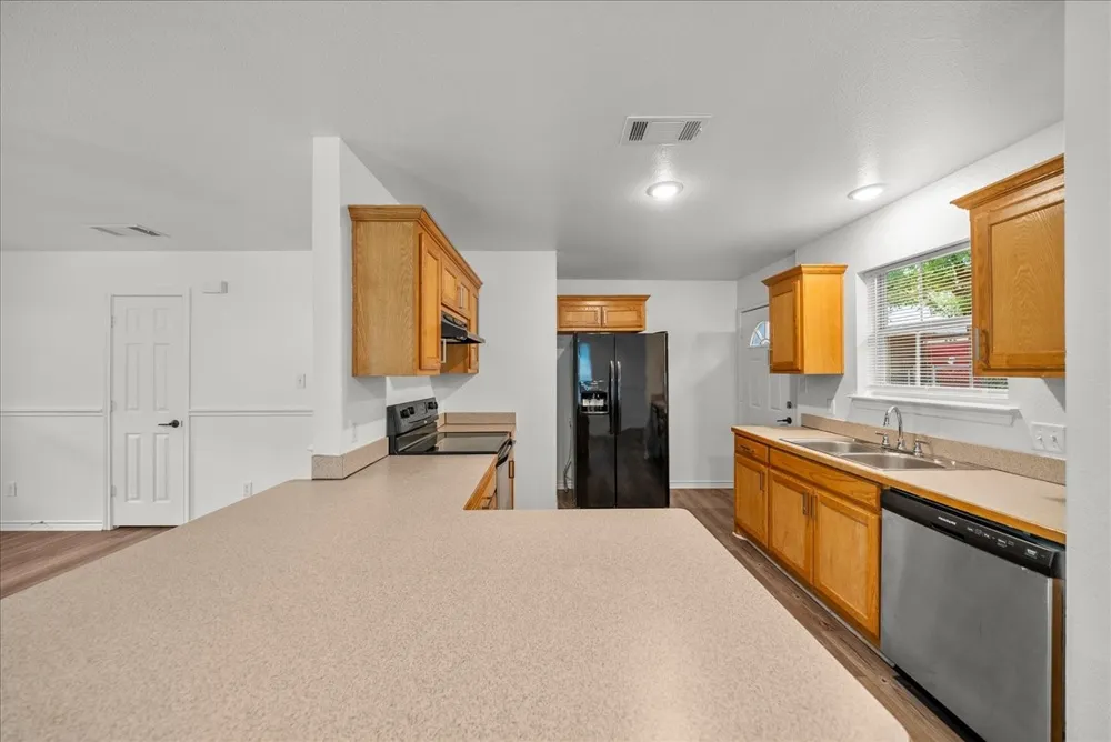 404 W Day Street Denison, TX 75020