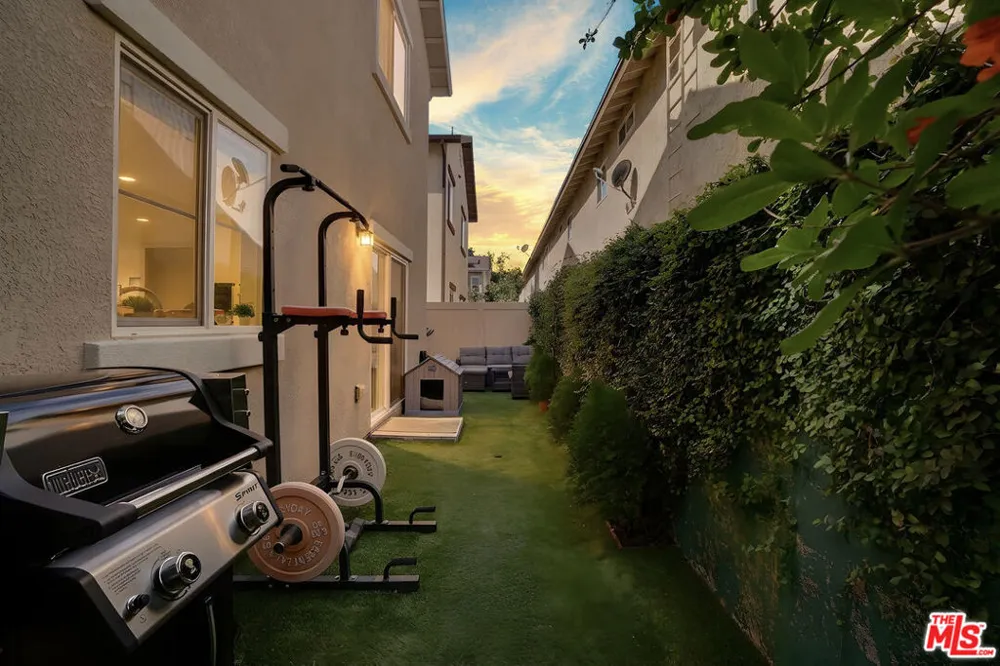 22755 Walnut Park Lane Newhall, CA 91321