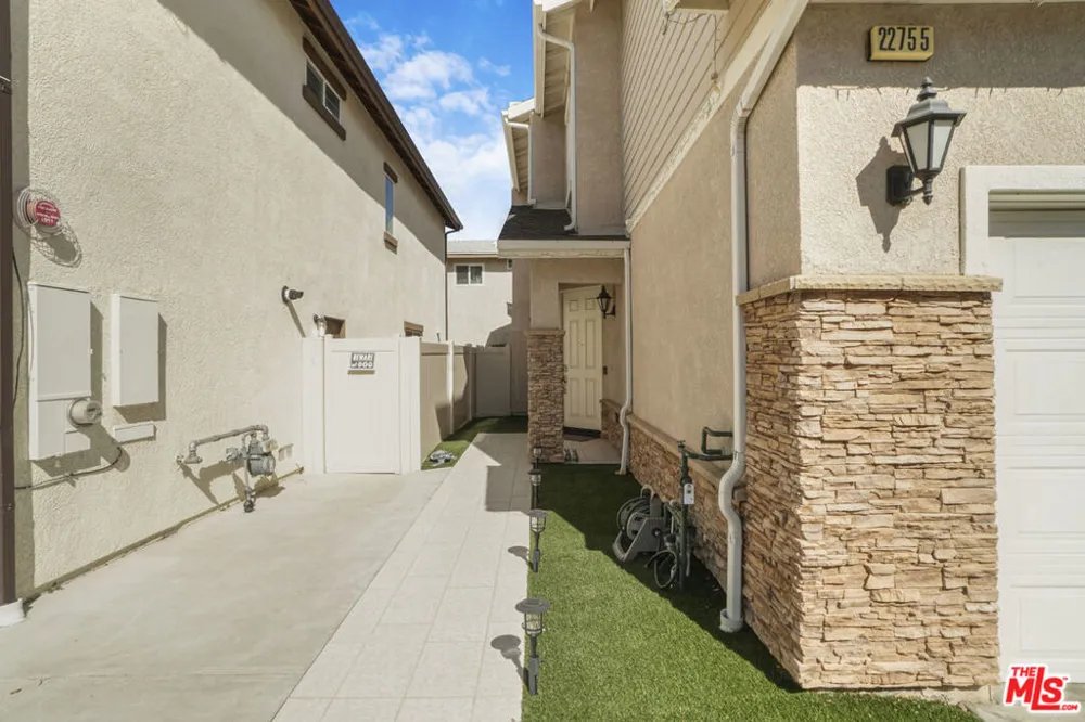 22755 Walnut Park Lane Newhall, CA 91321
