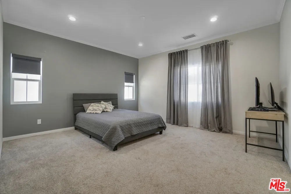 22755 Walnut Park Lane Newhall, CA 91321