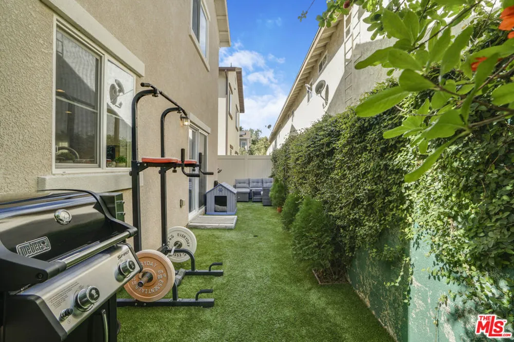 22755 Walnut Park Lane Newhall, CA 91321