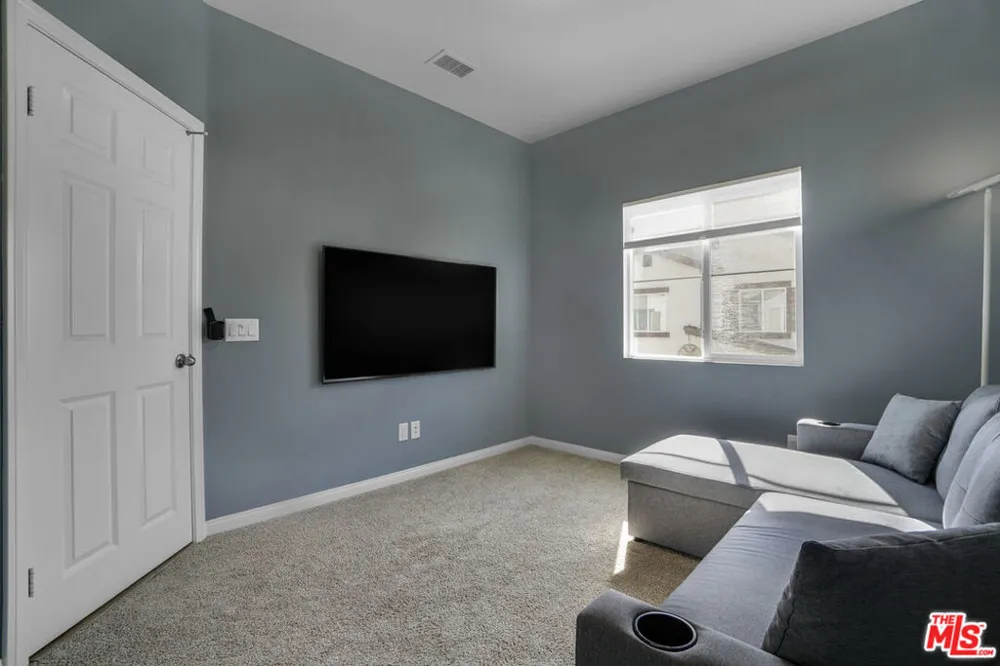 22755 Walnut Park Lane Newhall, CA 91321